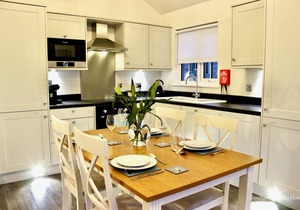 No.44 Beach House - 5min walk to the Beach!