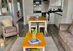 No.44 Beach House - 5min walk to the Beach!