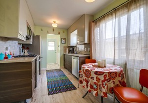 Ocean Beach gem. Enjoy Ocean breezes and sunsets from this darling get-a-way