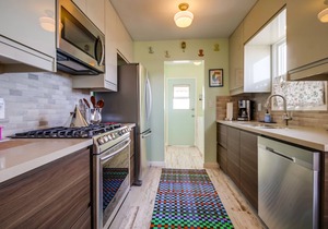 Ocean Beach gem. Enjoy Ocean breezes and sunsets from this darling get-a-way