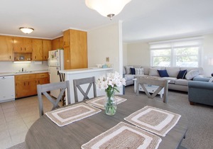 OCEAN BLOCK 6th From Beach - Newly Furnished 3 BR, Sleeps 8 (2nd Fl of Duplex)