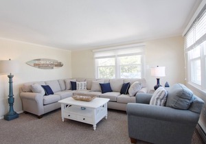 OCEAN BLOCK 6th From Beach - Newly Furnished 3 BR, Sleeps 8 (2nd Fl of Duplex)