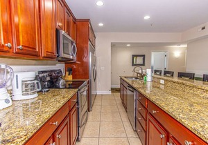 Ocean Breeze Luxury Villas 2C Across The Street From The Ocean! Sleeps 20 guests