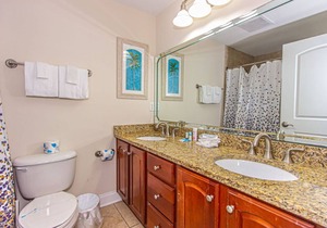 Ocean Breeze Luxury Villas 2C Across The Street From The Ocean! Sleeps 20 guests