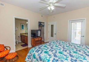 Ocean Breeze Luxury Villas 2C Across The Street From The Ocean! Sleeps 20 guests