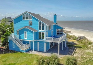 Ocean Front 3 Bedroom, 2 Bathroom Beach House with Breathtaking Views
