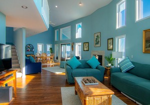 Ocean Front 3 Bedroom, 2 Bathroom Beach House with Breathtaking Views