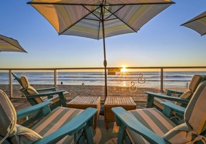OCEAN FRONT STUDIO ON THE SAND!