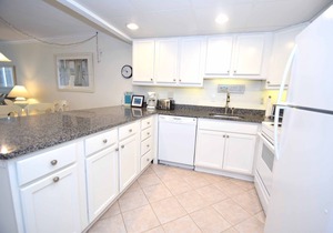 Ocean Hideaway 207-Oceanfront 18th St, Free WiFi, Elev, W/D, AC