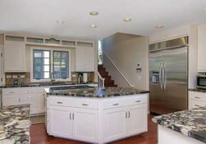 Ocean view with A/C & game room in a tranquil neighborhood