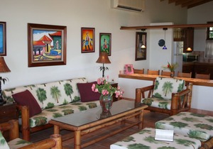 Ocean Views, Short Walk to Beach, Pool - VILLAS CASA LOMA - Suite 301