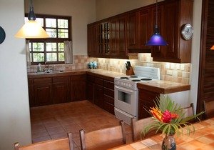 Ocean Views, Short Walk to Beach, Pool - VILLAS CASA LOMA - Suite 301