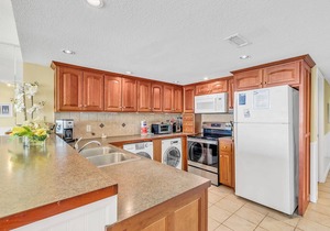 Oceanfront 3BR Condo l Springs Towers l Pool l