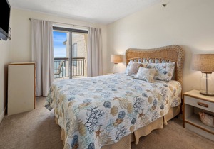 Oceanfront condo w/4th floor sundeck, pool, kids' pool in North Myrtle Beach