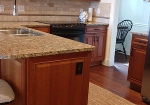 Oceanfront. Golf cart included with booking. Pool is OPEN!