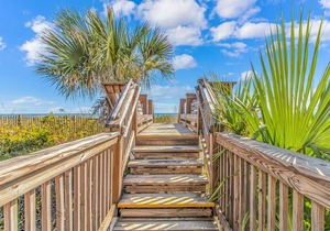 OCEANFRONT /POOL 1st FLOOR! KING BED! FIVE STAR!