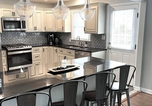 OLD VILLAGE CHARM Ride Bikes to Sullivan’s Island Beach and Charleston Harbor!