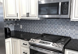 OLD VILLAGE CHARM Ride Bikes to Sullivan’s Island Beach and Charleston Harbor!