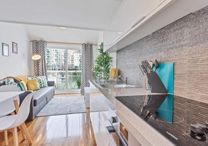 On the Water 2 A One-of-a-Kind Stay | Free Parking | By My Getaways