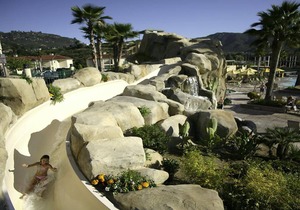 One bedroom at Villas on the Green, Lawrence Welk Resort