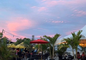 One block from beach with ocean view 5th Floor Rental in Exclusive Diamond Beach