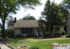 Only 1.5 Blocks To Ocean, 1-3 blocks of restaurants, shops, bars. Come enjoy!