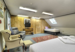 Oquossoc Suite #7 | Upstairs Suite