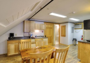 Oquossoc Suite #8 | Upstairs Suite w/Kitchenette