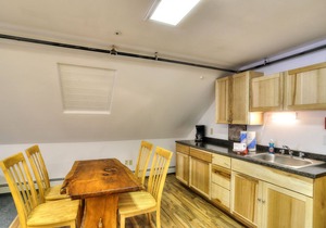 Oquossoc Suite #8 | Upstairs Suite w/Kitchenette