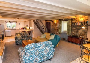 ORCHARD COTTAGE, family friendly, with a garden in Robin Hood’s Bay