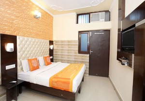 OYO 12155 Hotel Awdesh Inn