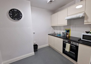 P2E sleeps 2En-suite Double Room wifi desk air con