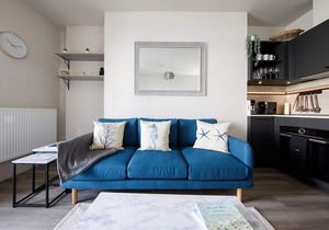 Panoramic sea views in beachfront apt w/balcony