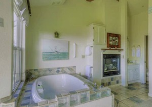 Panoramic views, 2-person soaking tub, Fireplace 2nd Floor