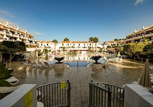 Parque Santiago 1-1 bed-pool-sea front location. Sunny. A