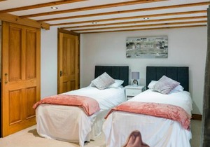 Pass the Keys Peaceful pet friendly cottage close to the coast