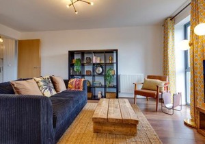 Pass the Keys Spacious and Modern Flat with own Car Park