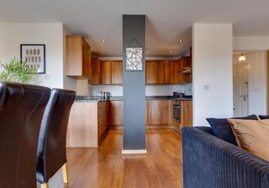 Pass the Keys Spacious and Modern Flat with own Car Park