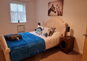 Patton Place, Warrington, 1 Bedroom, Safari Themed, High Speed WiFi, Smart TV, Amazing Train Links, Secure Location, Hotel Vibe in a Home