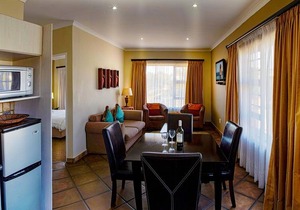 Peaceful guest room with double bed and kitchen, near Port Elizabeth