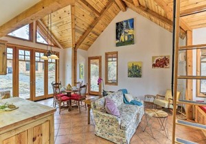 Peaceful Shasta Cascade Getaway on 15-Acre Ranch!