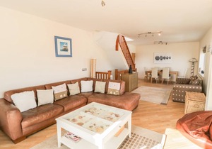 Penthouse 18, West End Point