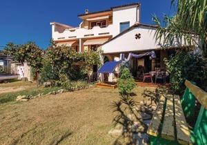 Pet Friendly Apartment In Dinjiska