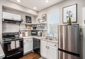Pet-Friendly Gem Near OSU Expo | Historic Townhome