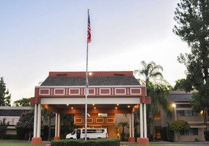 Piccadilly Inn Airport