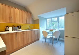 Pippin House A - an apartment that sleeps 6 guests in 3 bedrooms