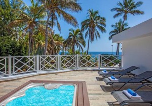 PLAYA CHICA by Buenavilla