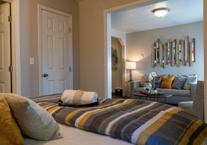 Playpark Lodge Unit 8 Master Queen Suite