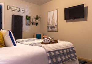 Playpark Lodge Unit 7 Deluxe Queen Room