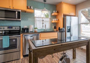 Plaza Pad I - New Apartment! Near Plaza District